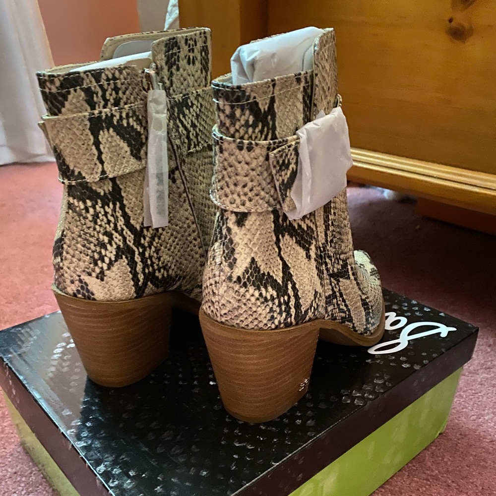 New! Sam Edelman Snakeskin-Embossed Leather Bootie - Picture 11 of 12